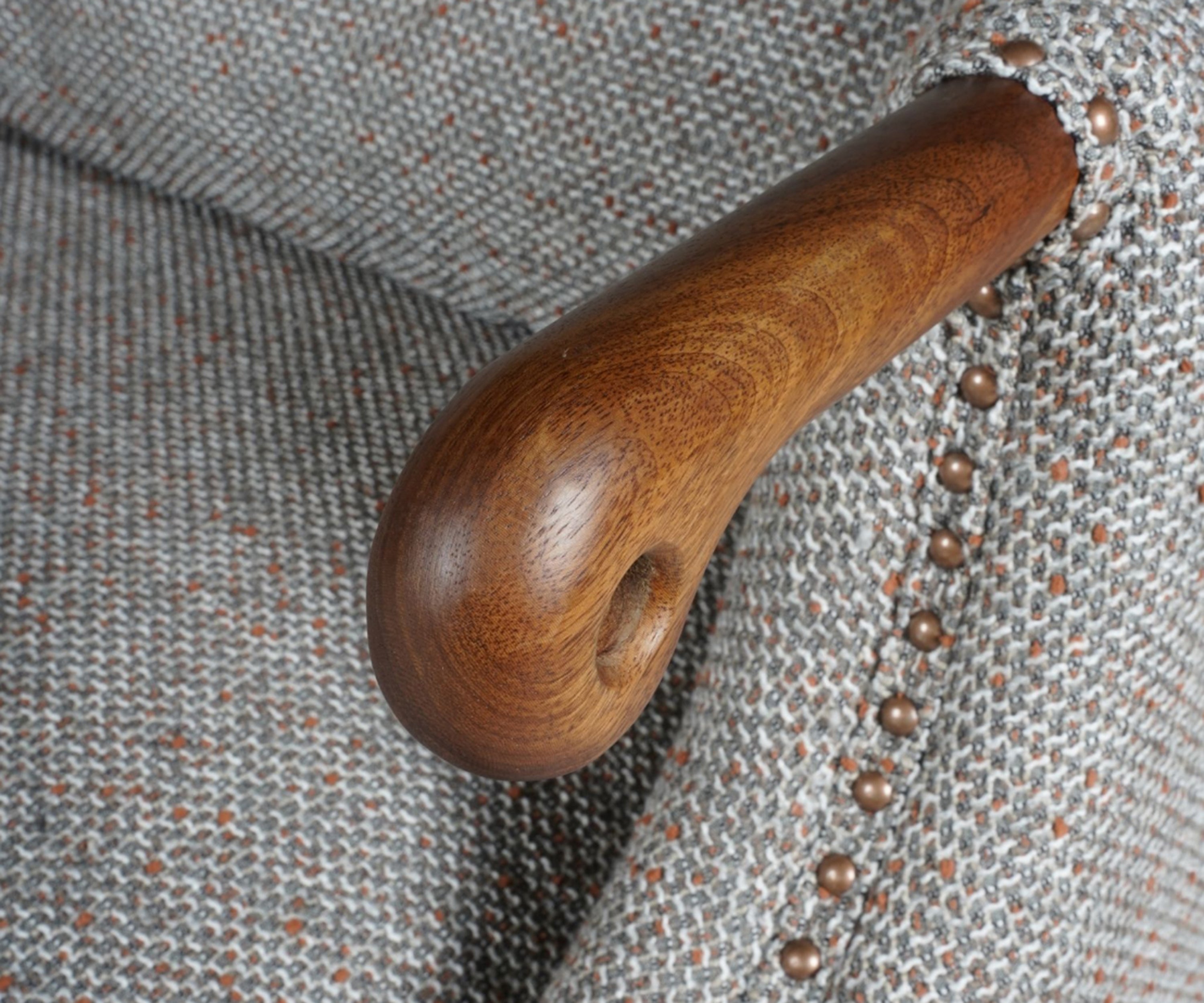 CONTEMPORARY STRUCTURED 3 SEATER SOFA